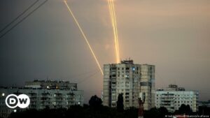 Ataque ruso con misiles mata a seis civiles en Jarkiv | El Mundo | DW