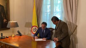 Benedetti toma posesión como embajador en Venezuela