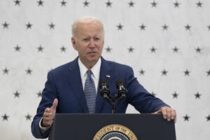 Biden advierte que esfuerzo para contener los precios está "lejos de acabar"