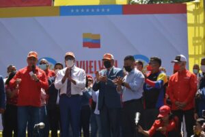 Chavismo exige regreso de avión venezolano con una marcha