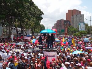 Chavismo marcha en defensa de "reivindicaciones sociales y salariales"