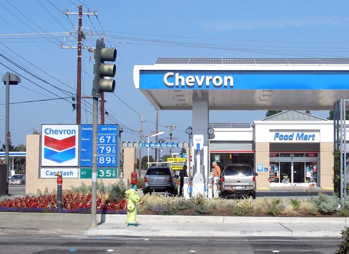 Chevron le dará cash adelantado a Maduro, por Antonio de la Cruz