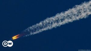 Cohete chino masivo e incontrolado se estrellará contra la Tierra este domingo: lo que sabemos | Ciencia y Ecología | DW