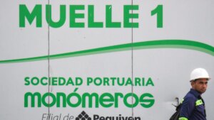 Colombia suspende control de empresa venezolana Monómeros 48 horas antes de jurar Petro
