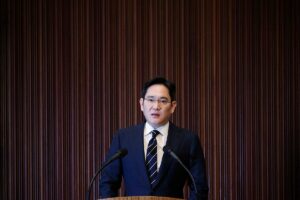Corea del Sur indulta al jefe de Samsung para ayudar a "superar la crisis econmica"