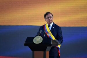 Cuatro claves de la toma de posesión de Gustavo Petro que inquietan a los venezolanos