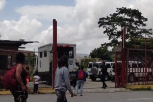Denuncian el traslado ilegal de personas hacia un centro de rehabilitación Negra Hipólita en Miranda porque estaban en supuesta “situación de calle” (+Video)