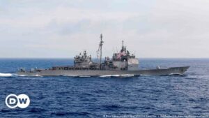 Dos buques de guerra de EE.UU. navegan por estrecho de Taiwán | El Mundo | DW
