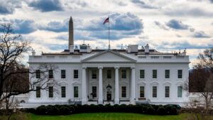 Dos muertos y dos heridos graves por la caída de un rayo junto a la Casa Blanca