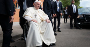 El Papa Francisco aprende de la fragilidad de su edad