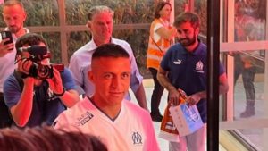 El chileno Alexis Sánchez está en Marsella para fichar por el Olympique
