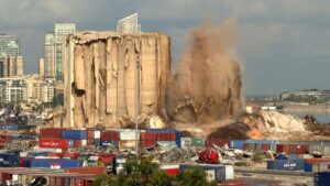 El derrumbe de parte de los silos de Beirut ancla a los libaneses en el trauma