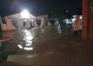 El paso de la onda tropical 27 causó estragos en Barinas, Aragua, Vargas y Zulia