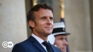 Emmanuel Macron viaja a Argelia para reimpulsar las relaciones | El Mundo | DW