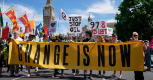 Estos grupos quieren protestas climáticas disruptivas. Los herederos del petróleo los financian