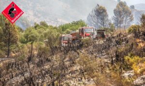 Evacuadas Benirrama y Benialí por el incendio de Vall d'Ebo que ha arrasado 3.500 hectáreas