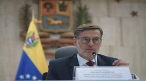 Excanciller Plasencia nombrado nuevo embajador en Colombia