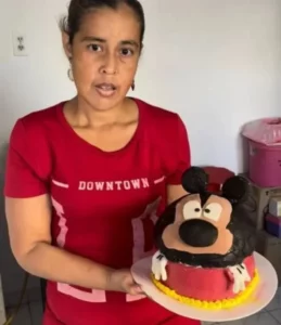 Fallece repostera que fue objeto de burlas por hacer una torta fallida de Mickey Mouse