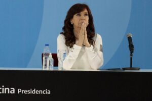 Fiscalía acusa a Cristina Fernández de crear una extraordinaria matriz de corrupción