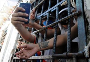 Gobierno reconoce sobrepoblación de las cárceles y ordena excarcelaciones