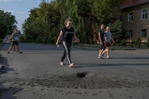 Guerra en Ucania: La angustia de los ucranianos que viven cerca de la central nuclear de Zaporiyia: "Tienes miedo de irte a dormir"