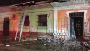 Hallan dos cadáveres tras incendio en casa antigua de centro de Cali - Cali - Colombia