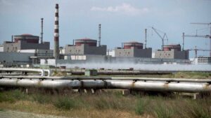 Hay "un riesgo real de desastre nuclear" si siguen bombardeando la central de Zaporiyia