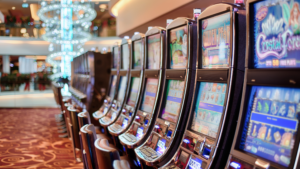 La evolución histórica de las máquinas tragaperras y los casinos en América