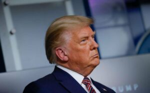 Inteligencia de EEUU evaluará si Trump puso en peligro al país