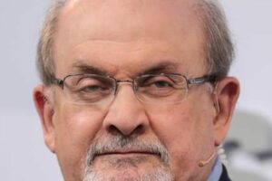 Irán culpa a Rushdie del ataque que sufrió, y rechaza toda responsabilidad