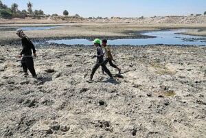 Kilmetros de piedra y arena: la plaga de la sequa cae sobre Irak