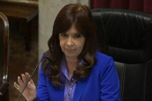 La Justicia argentina acorrala a Cristina Kirchner: piden 12 aos de prisin e inhabilitacin perpetua por defraudacin millonaria al Estado