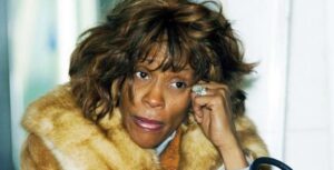La dolorosa autopsia de Whitney Houston: Falta de dientes, nariz podrida, senos falsos