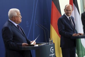 Lapid y Scholz critican al presidente palestino Abu Mazen por acusar en Berln a Israel de cometer "50 holocaustos"