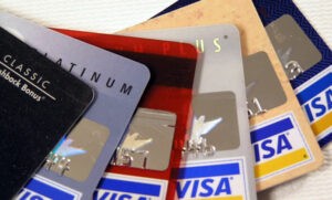 Las tarjetas de crédito "adornan" las carteras de los venezolanos