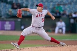 Los venezolanos José Suárez y Luis Rengifo brillan con Angelinos frente a Atléticos