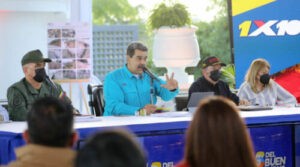 Maduro establece meta para recuperar escuelas y centros de salud