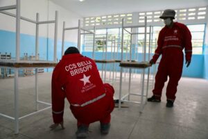 Maduro pone fecha para la recuperación de centros de salud y educativos