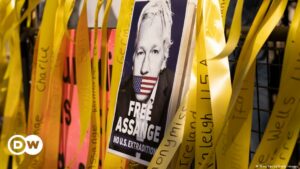 Michelle Bachelet se reúne con la esposa de Julian Assange | El Mundo | DW
