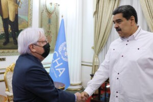 Nicolás Maduro se reúne en Caracas con el jefe humanitario de la ONU