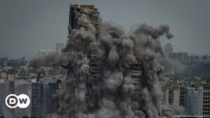 Nueva Delhi derriba dos rascacielos ilegales de treinta pisos | El Mundo | DW