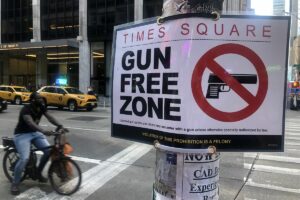 Nueva York prohbe llevar armas de fuego en Times Square