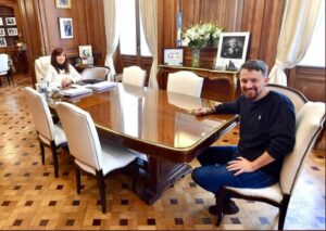 Pablo Iglesias visita a Cristina Kirchner y recibe su apoyo en la crtica a los medios: "Parece que la cosa viene global"