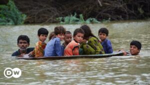 Pakistán reporta más de mil muertes por inundaciones | El Mundo | DW