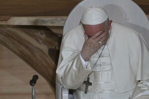 Papa Francisco deplora la "locura" de la guerra en Ucrania
