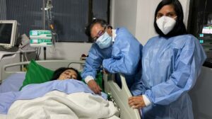 Petro visitó en hospital a mujer atropellada por su caravana