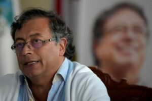 Presidente de Colombia pide pide tregua a grupos armados ante temida temporada de lluvia