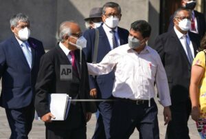 Primer ministro de Perú presenta su renuncia al presidente