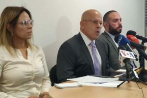 Prohíben salida del país al abogado Alonso Medina Roa