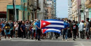 Protestan en Cuba por constantes apagones